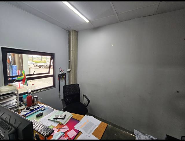 1,020M² FACTORY TO LET IN COSMO BUSINESS PARK